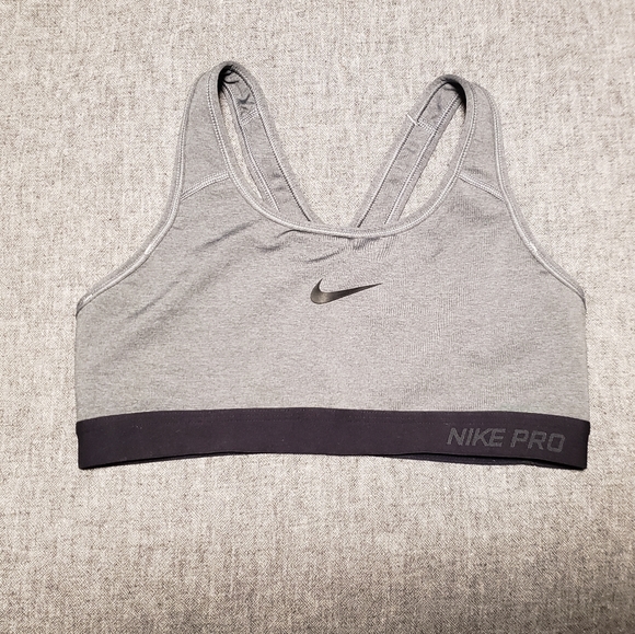 NWOT Nike Pro Dri-Fit Sports Bra - Size M - Picture 1 of 3
